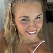 Soy una chica de 21 años que estudió una carrera en Valencia, una chica de 10 en el cole, tengo muy buen nivel de inglés
